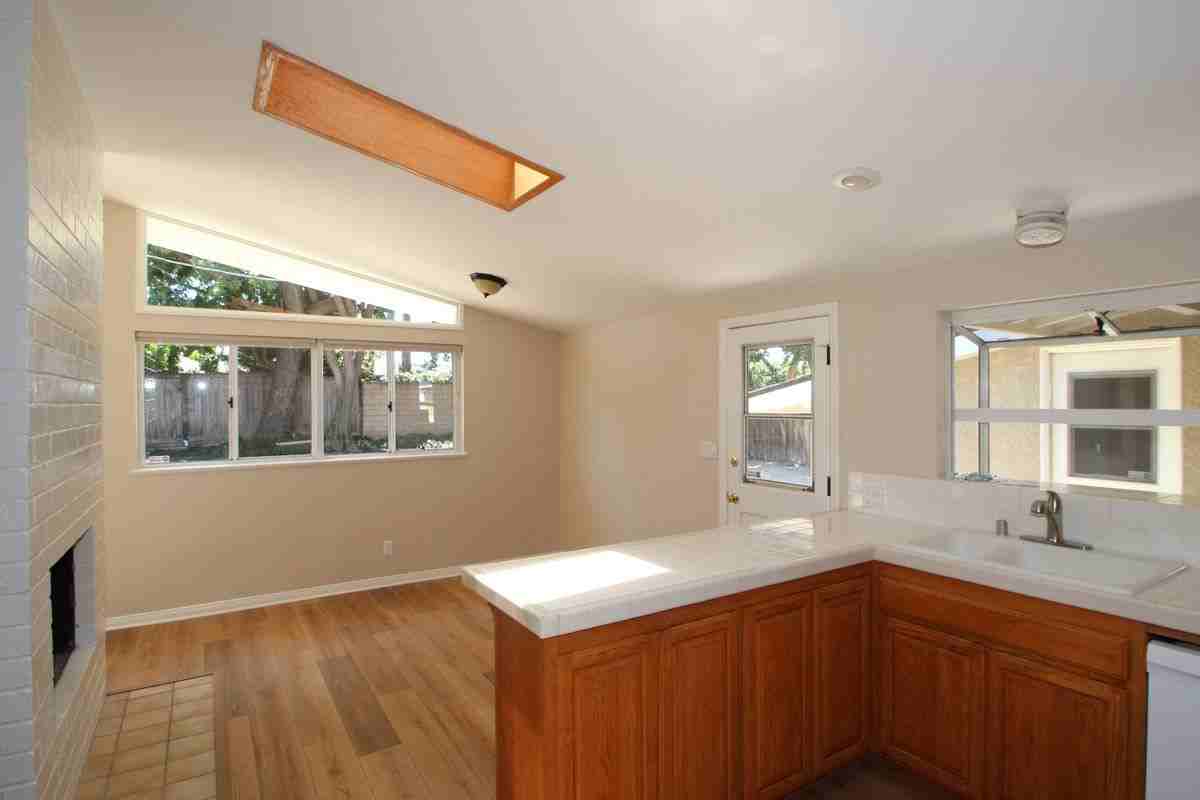 263 Hanover Dr - Photo 2 of 3