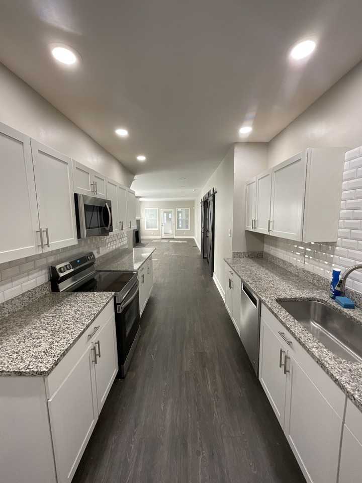 320 W 29th St #MAIN - Photo 3 of 30