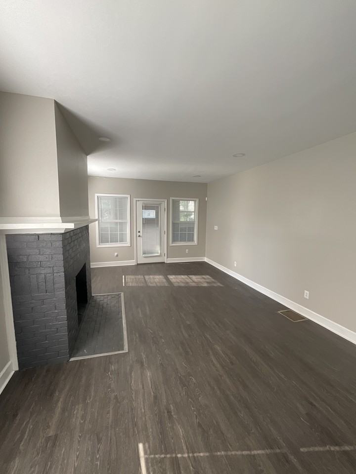 320 W 29th St #MAIN - Photo 4 of 30