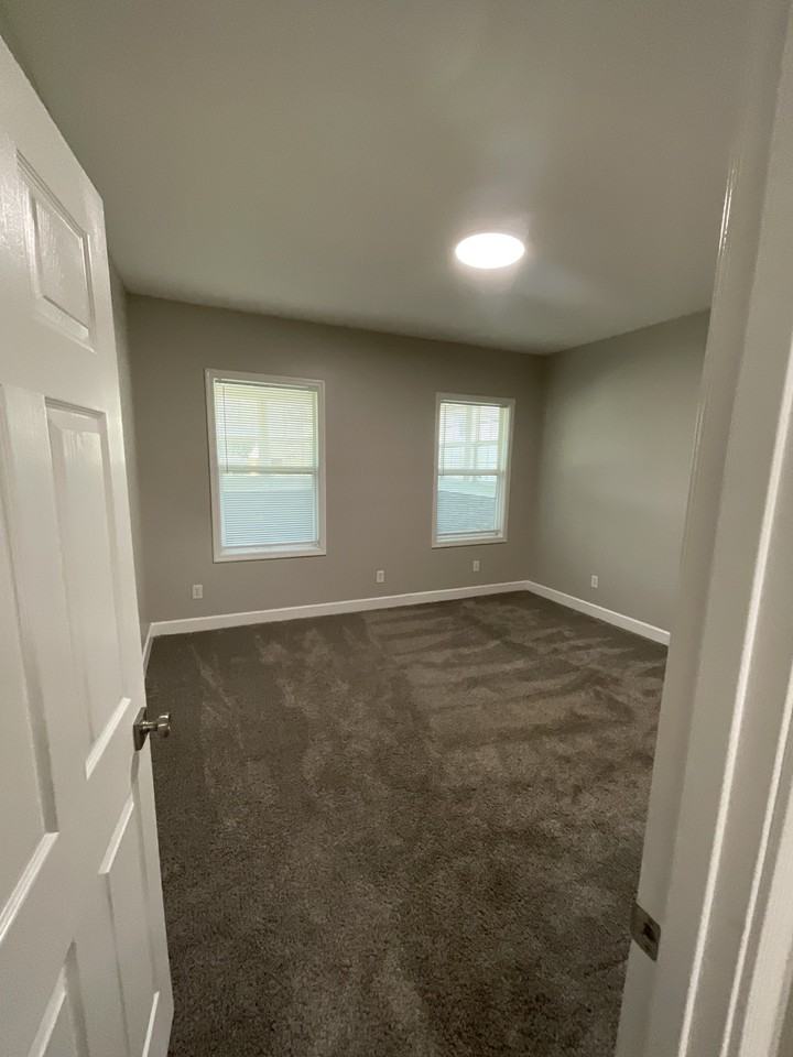 320 W 29th St #MAIN - Photo 7 of 30