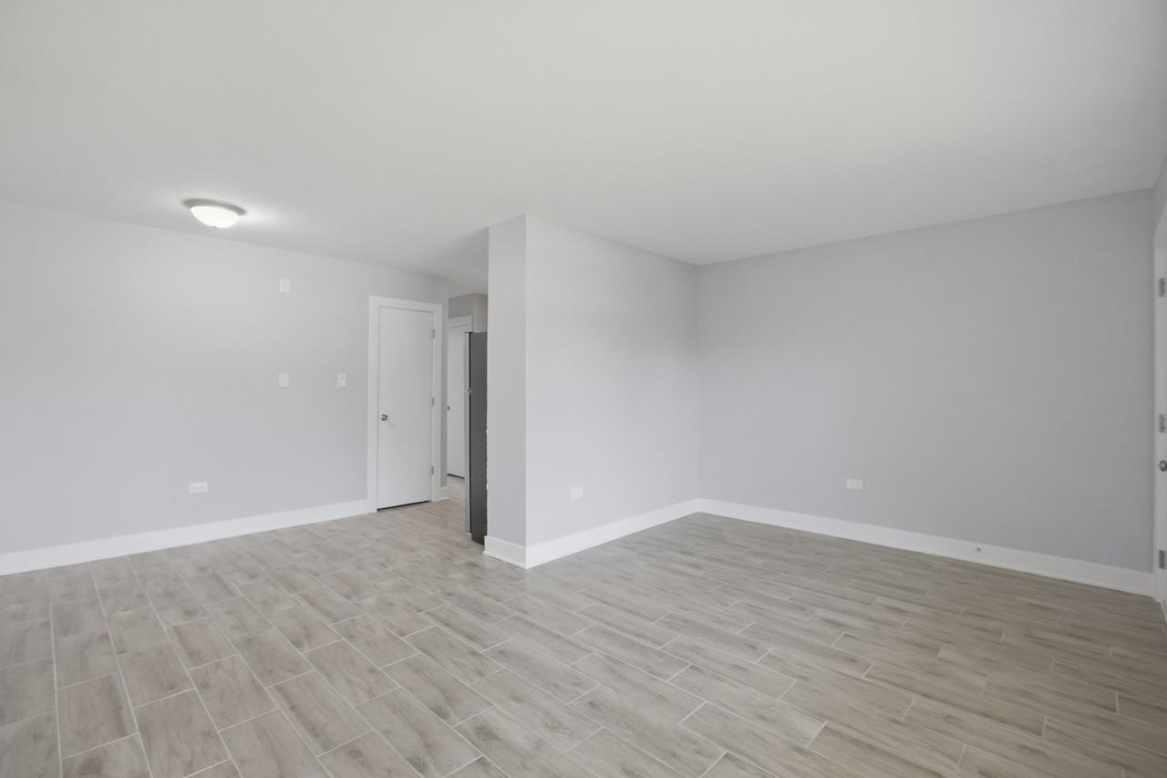 2537 East 83rd Street #202 - Photo 5 of 11