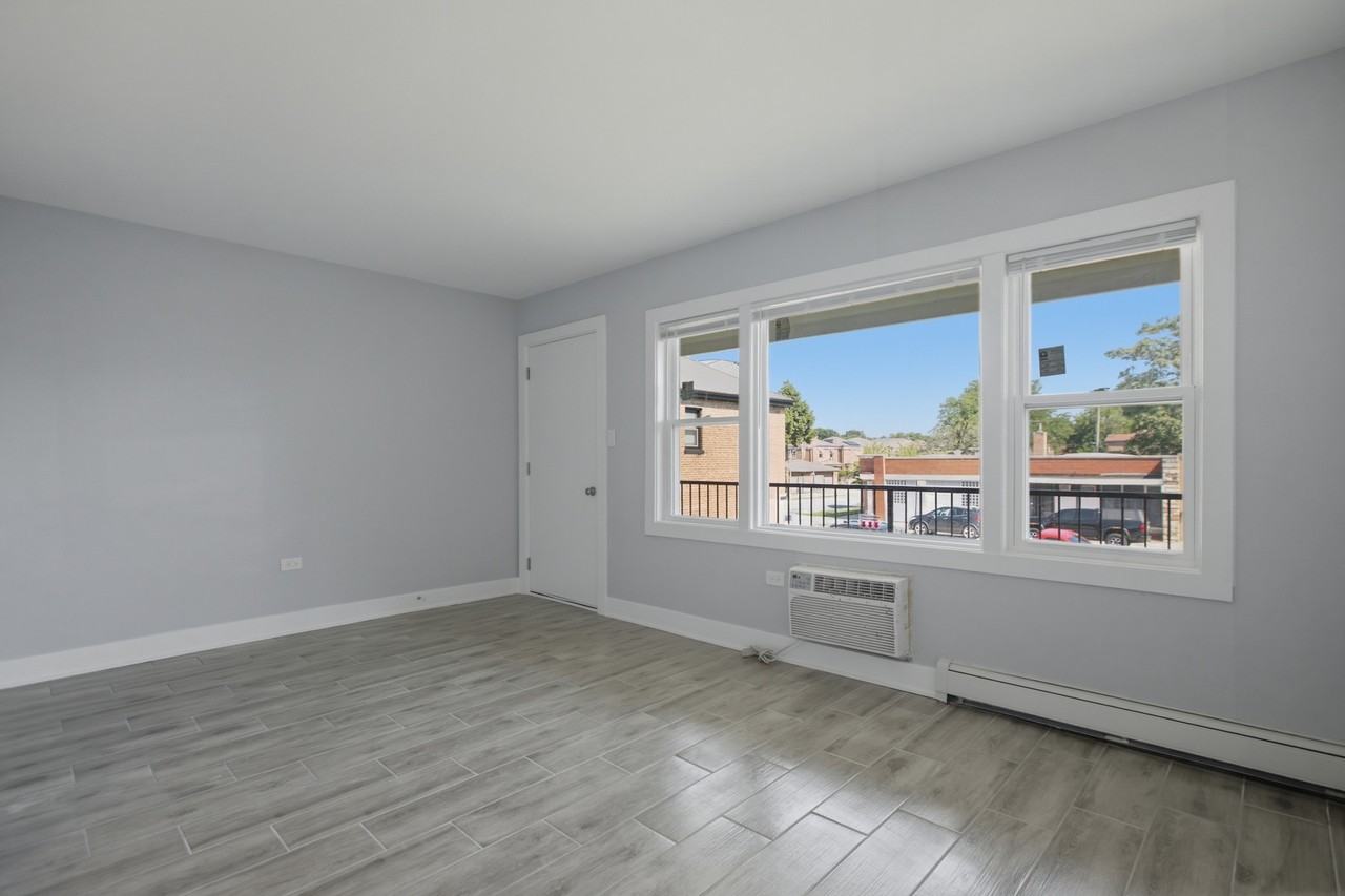2537 East 83rd Street #202 - Photo 3 of 11