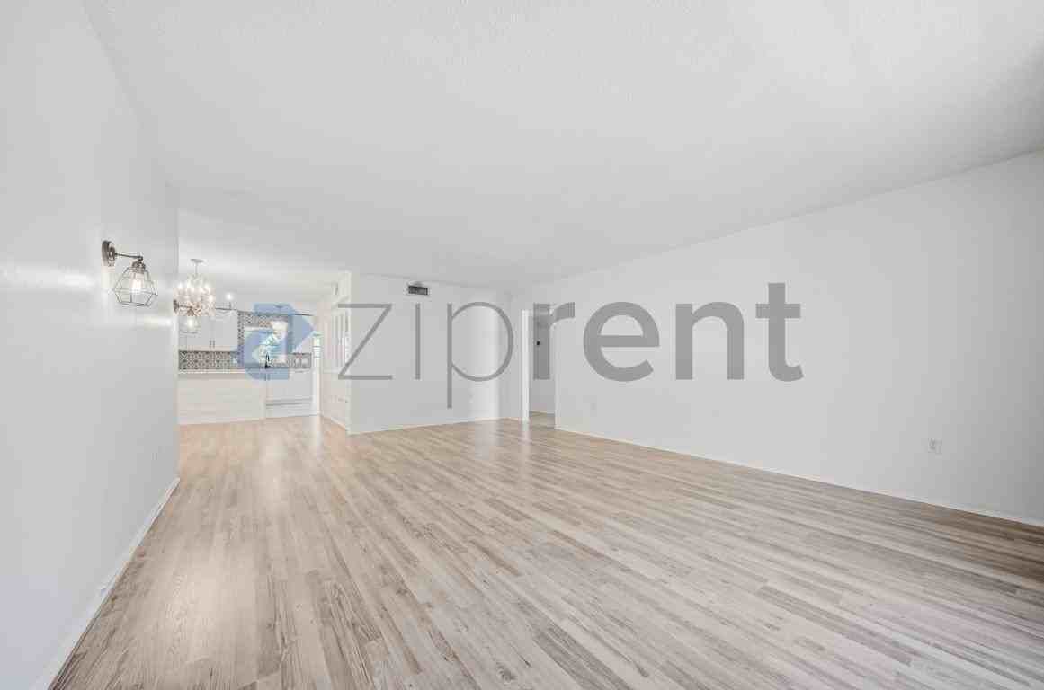 501 Bayview Dr Ne #4 - Photo 2 of 20