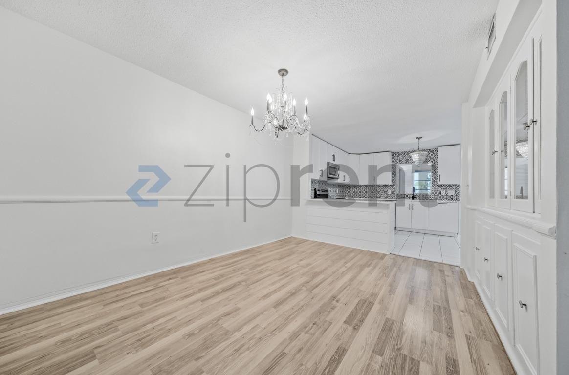 501 Bayview Dr Ne #4 - Photo 3 of 20