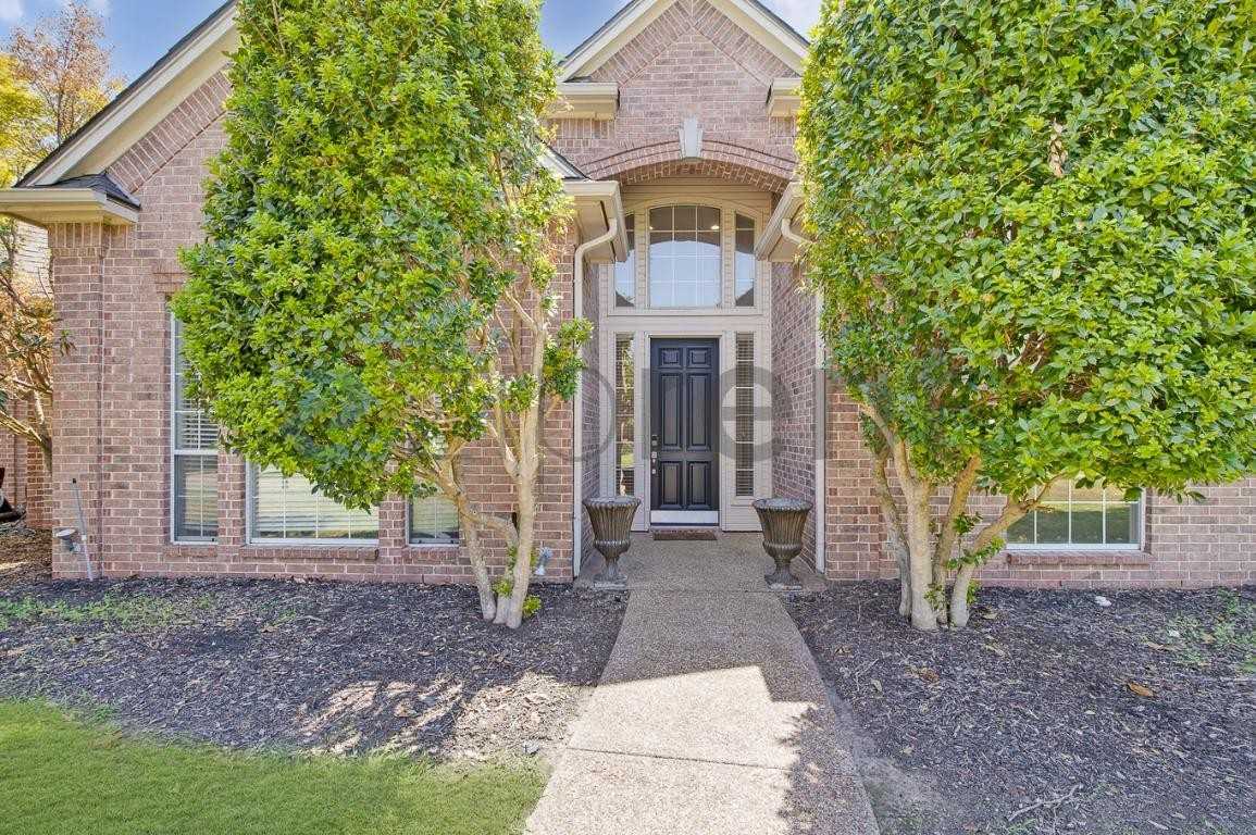 700 Lakehurst Ct - Photo 4 of 34