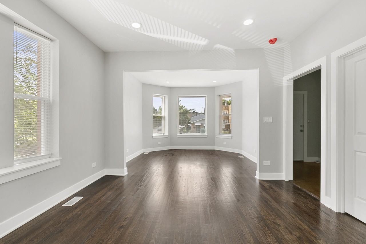 7359 South Emerald Avenue #F1 - Photo 2 of 12