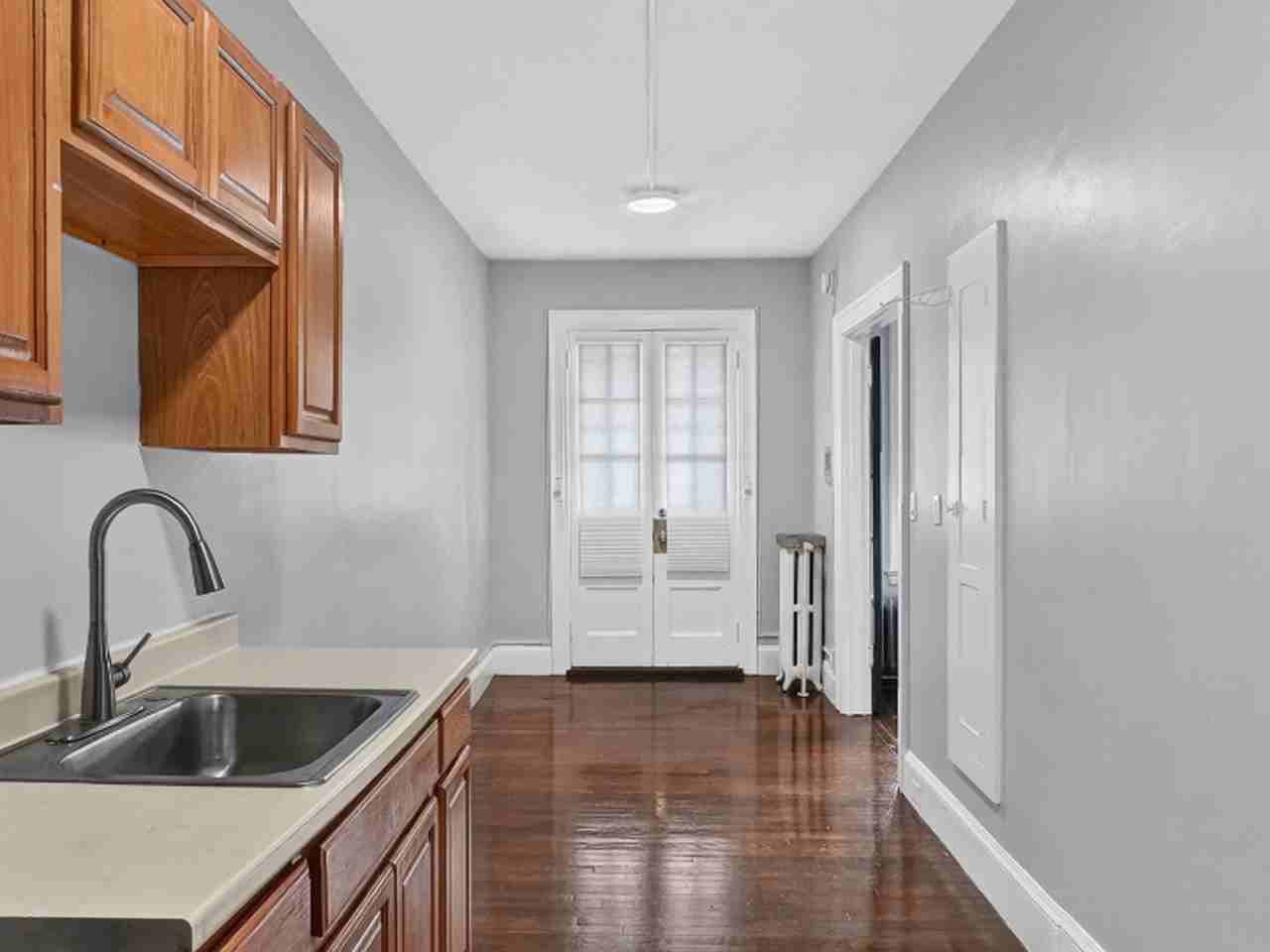 1447 Chapel Street - Photo 7 of 13
