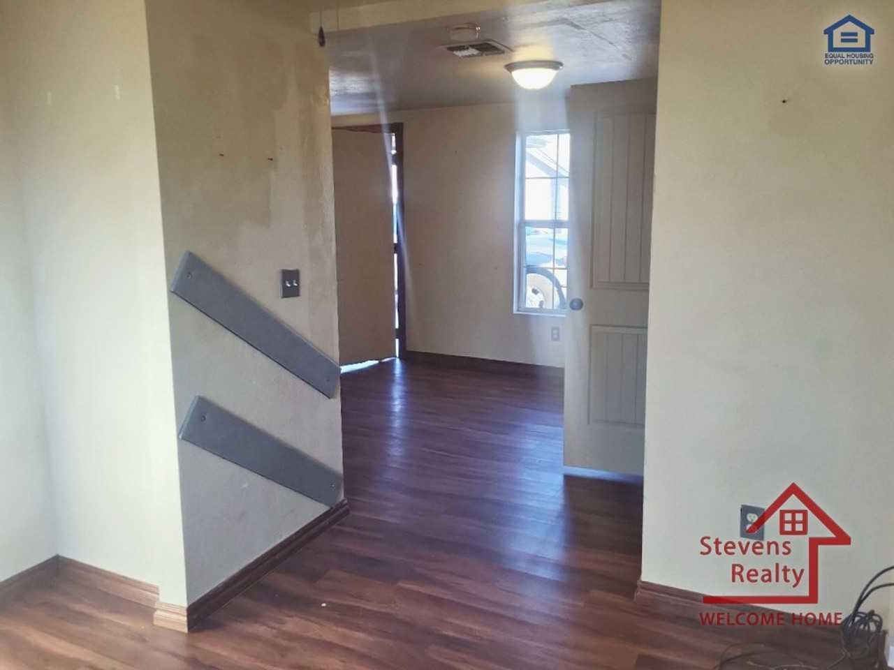 1602 Nw Lindy Ave #2 - Photo 3 of 20