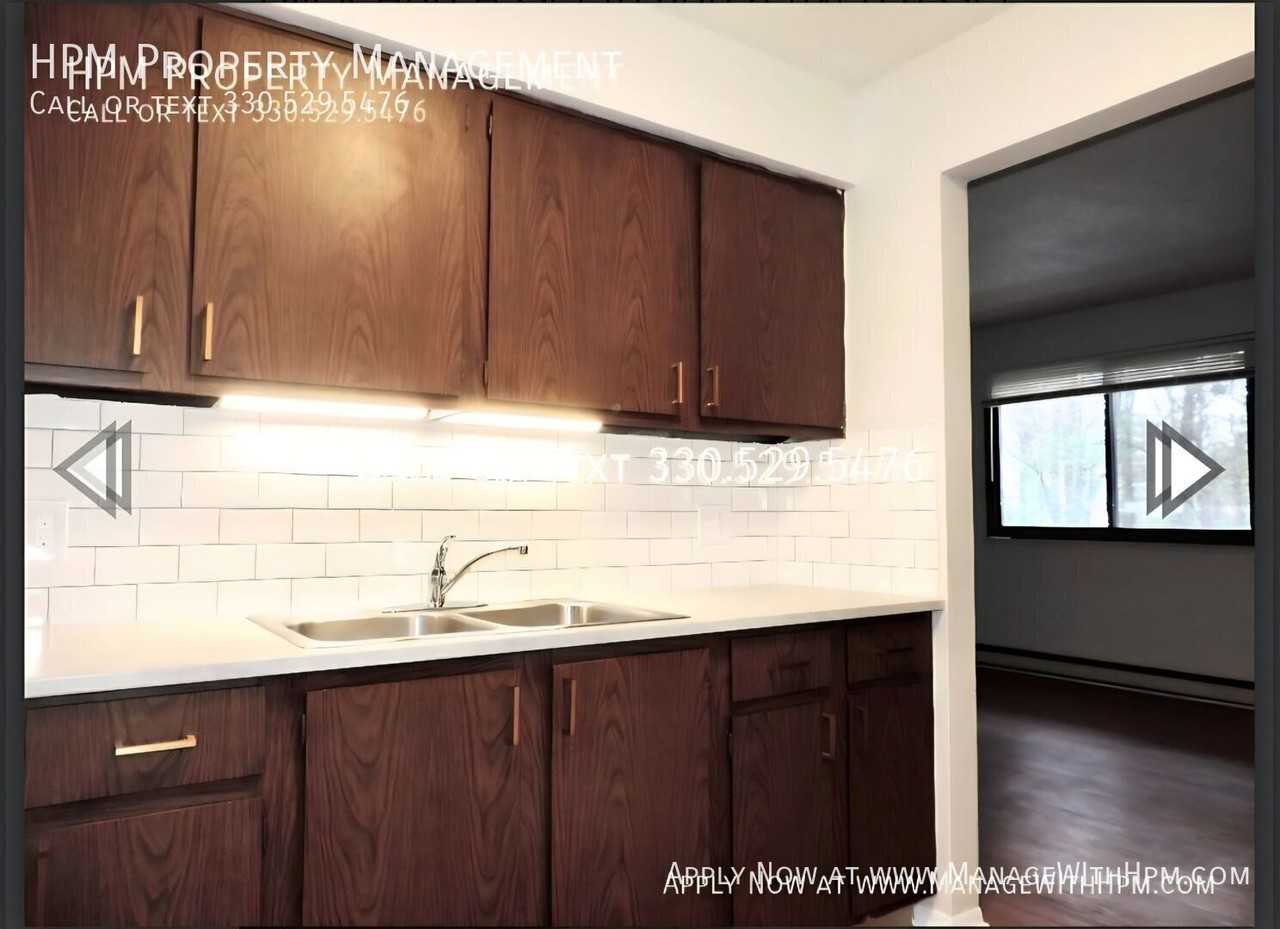 737 Center Ave #22 - Photo 5 of 9