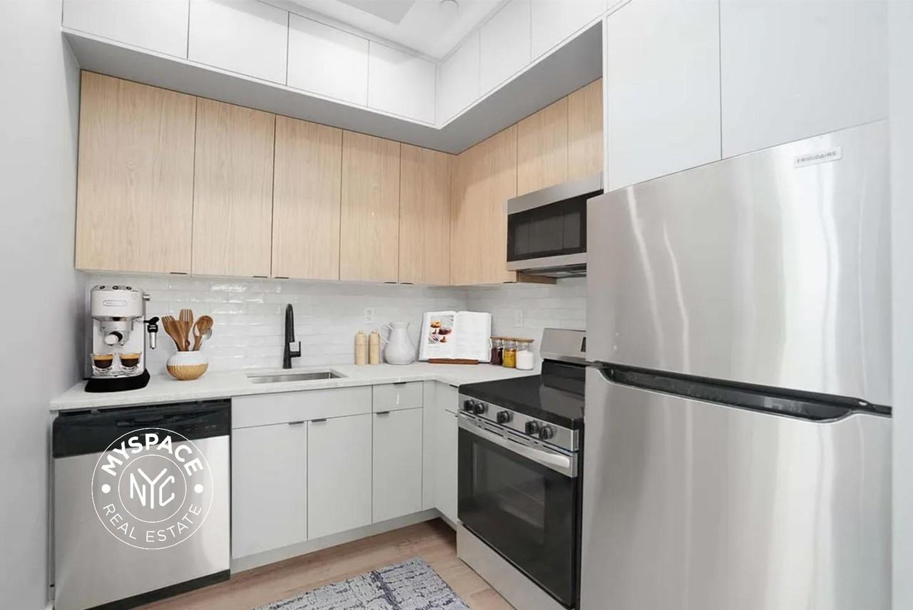 92 Manhattan Ave #1B