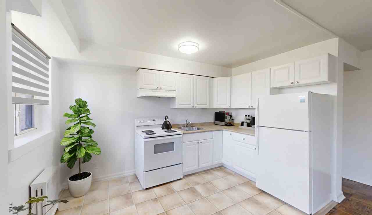 474 Kingston Road - Photo 4 of 9