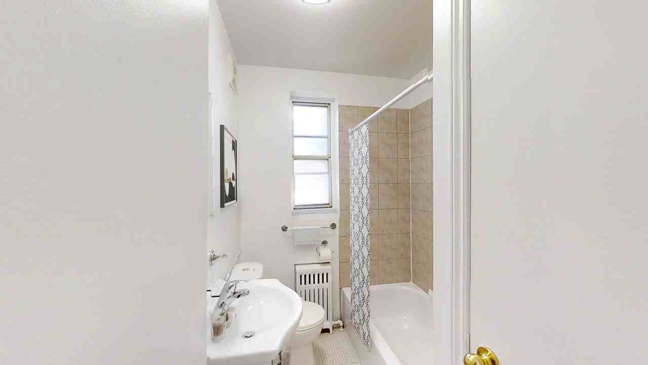 474 Kingston Road - Photo 6 of 9