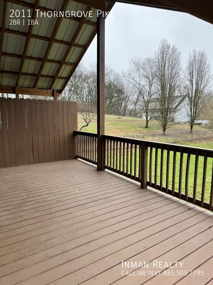 2011 Thorn Grove Pike - Photo 3 of 14