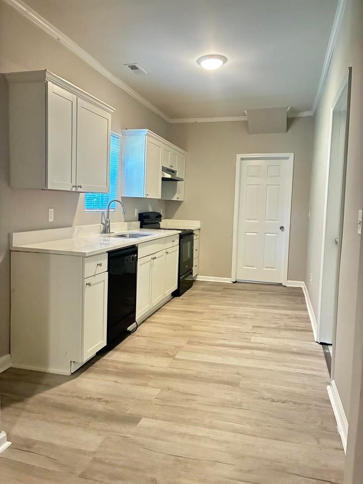 1107 Little Ave - Photo 4 of 21