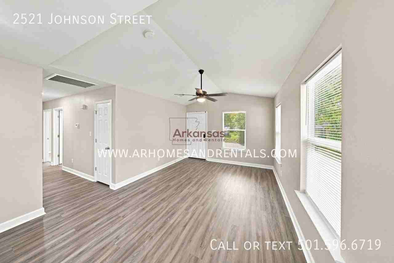 2521 Johnson St - Photo 2 of 14