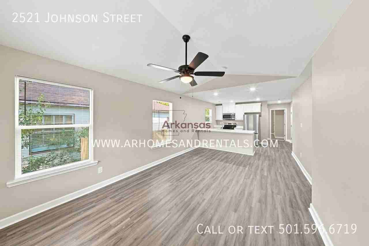 2521 Johnson St - Photo 3 of 14