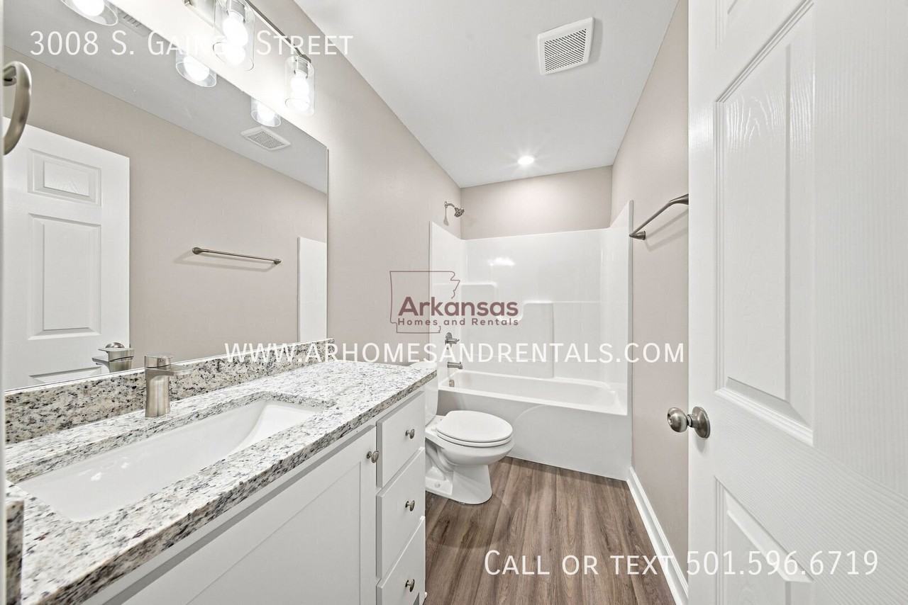 3008 S Gaines St - Photo 7 of 15