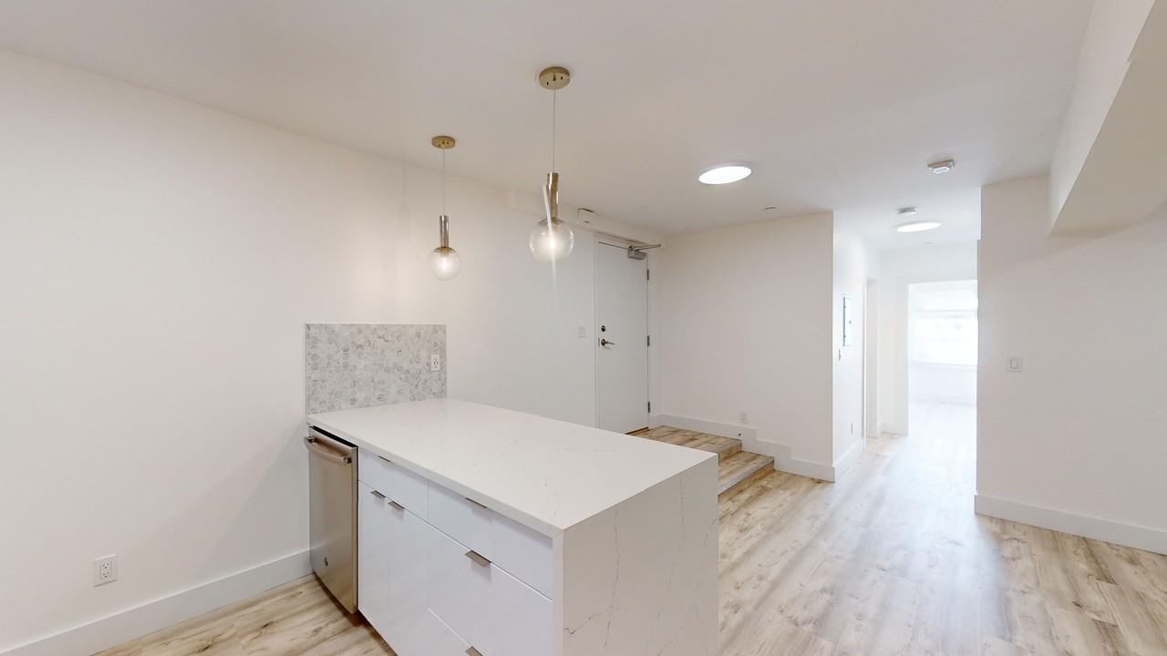 2942 Franklin St #C - Photo 5 of 18
