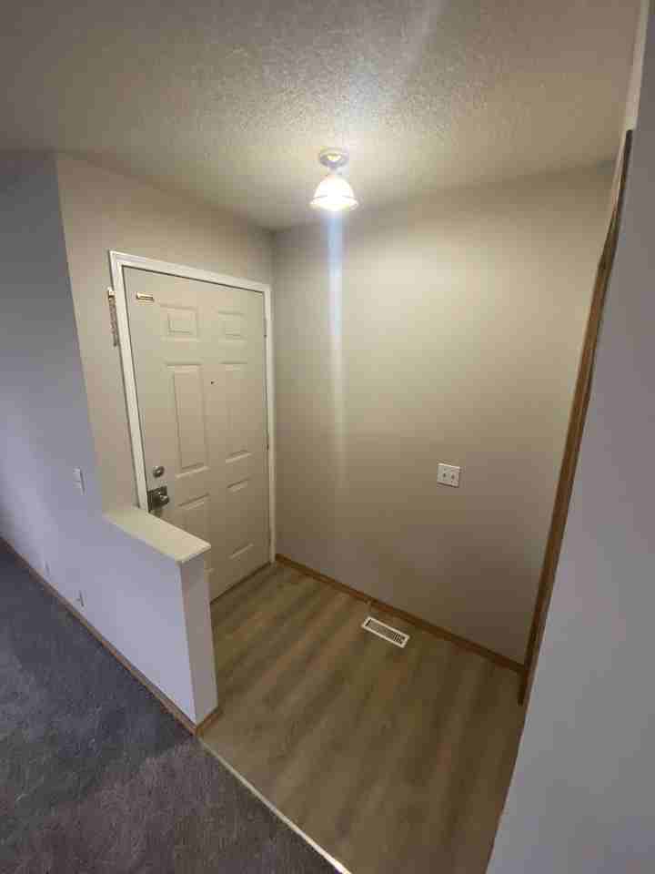 27 Martinpark Way Ne - Photo 2 of 26