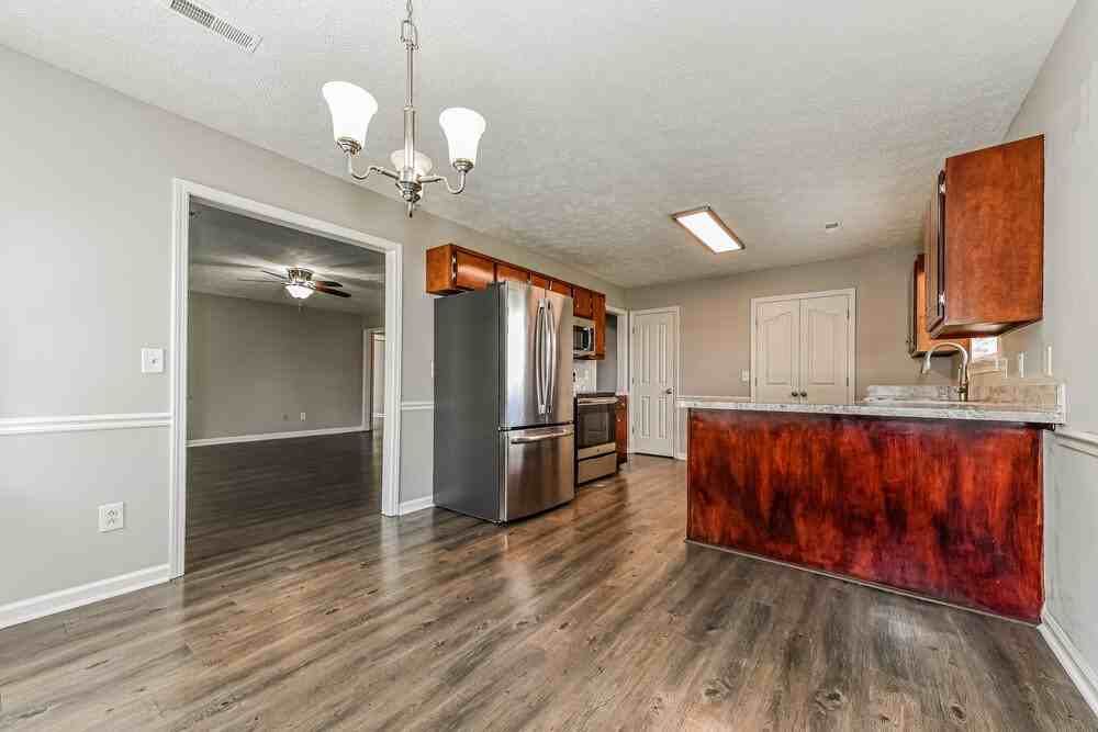 2642 Weatherford St - Photo 6 of 17