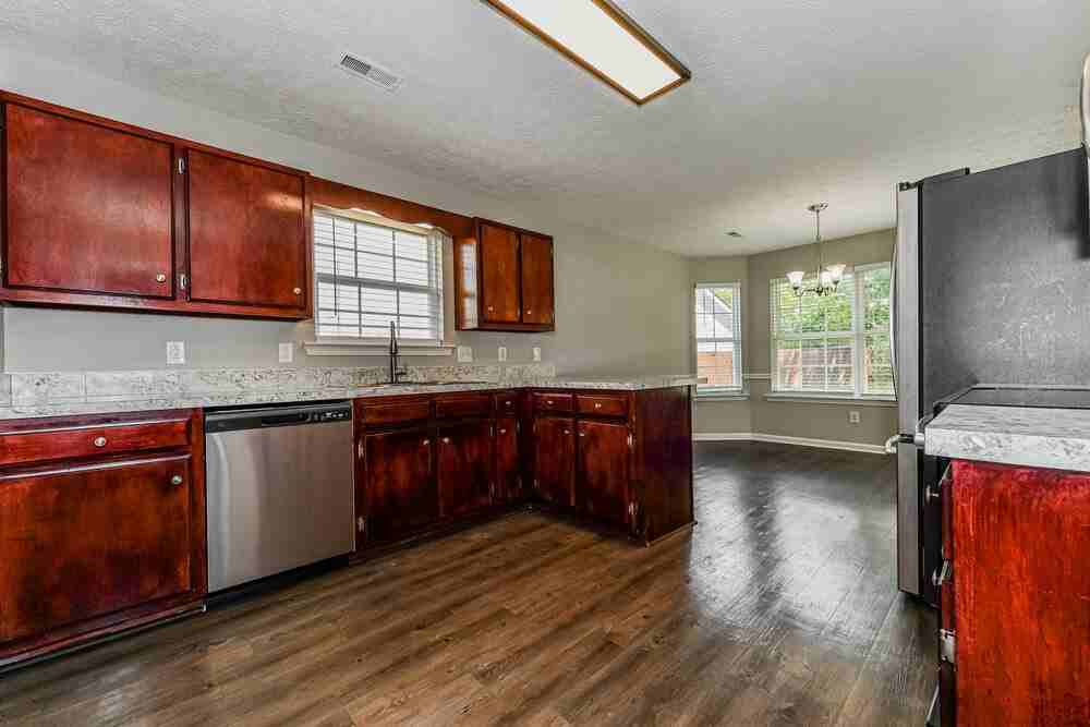 2642 Weatherford St - Photo 7 of 17