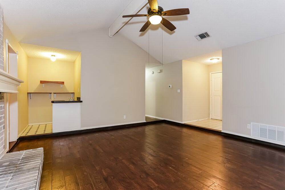 7312 Meadow Creek Dr - Photo 3 of 16