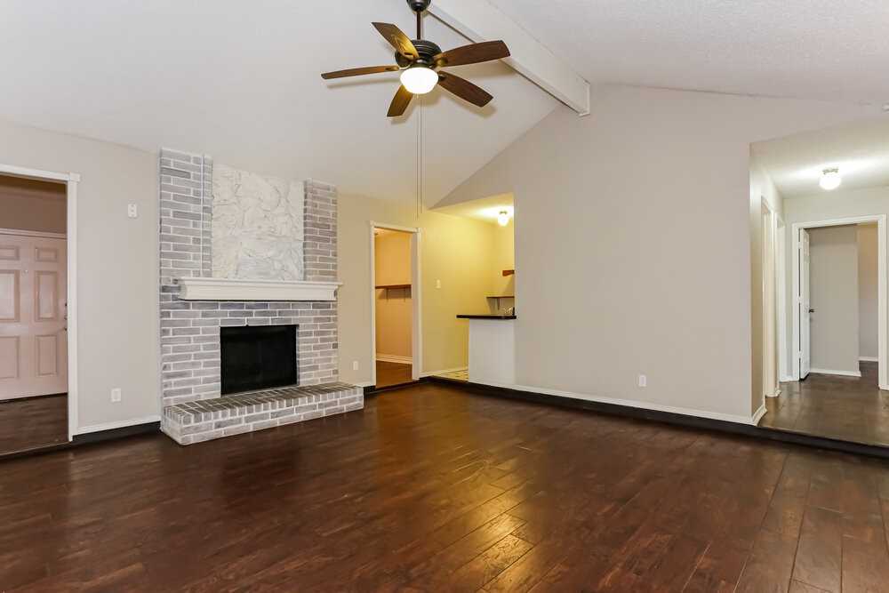 7312 Meadow Creek Dr - Photo 4 of 16