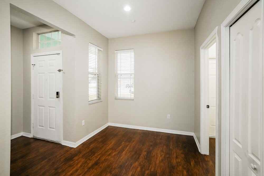 6033 Live Oak Dr - Photo 4 of 16