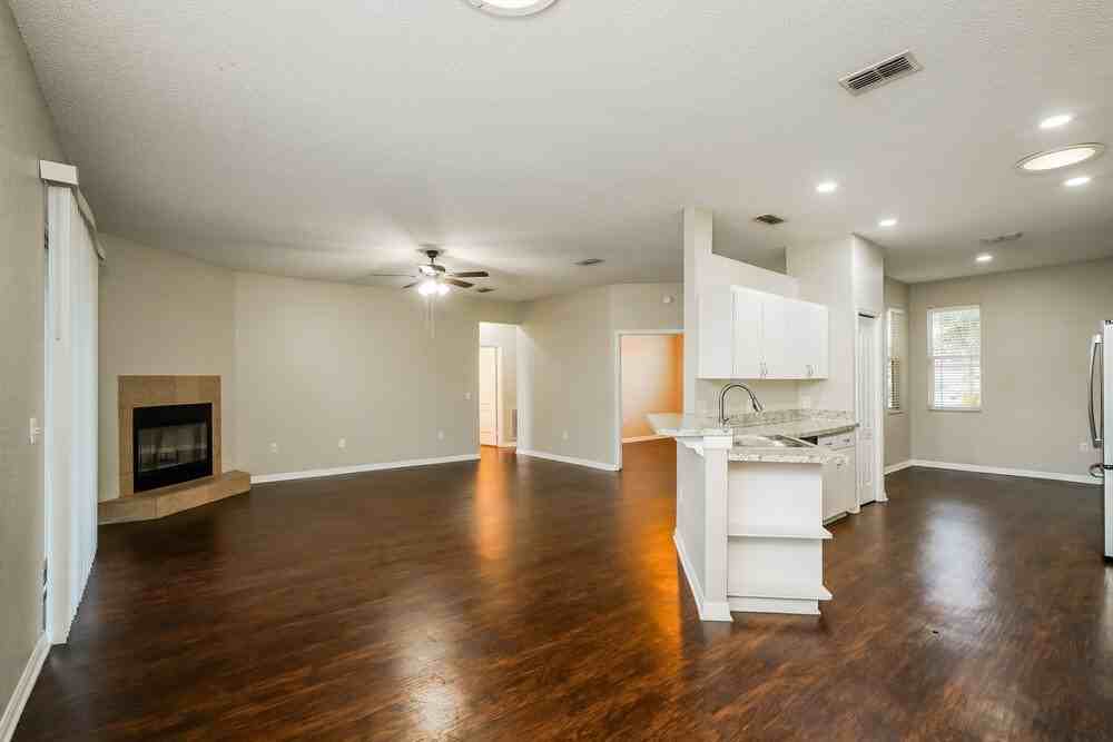 6033 Live Oak Dr - Photo 5 of 16