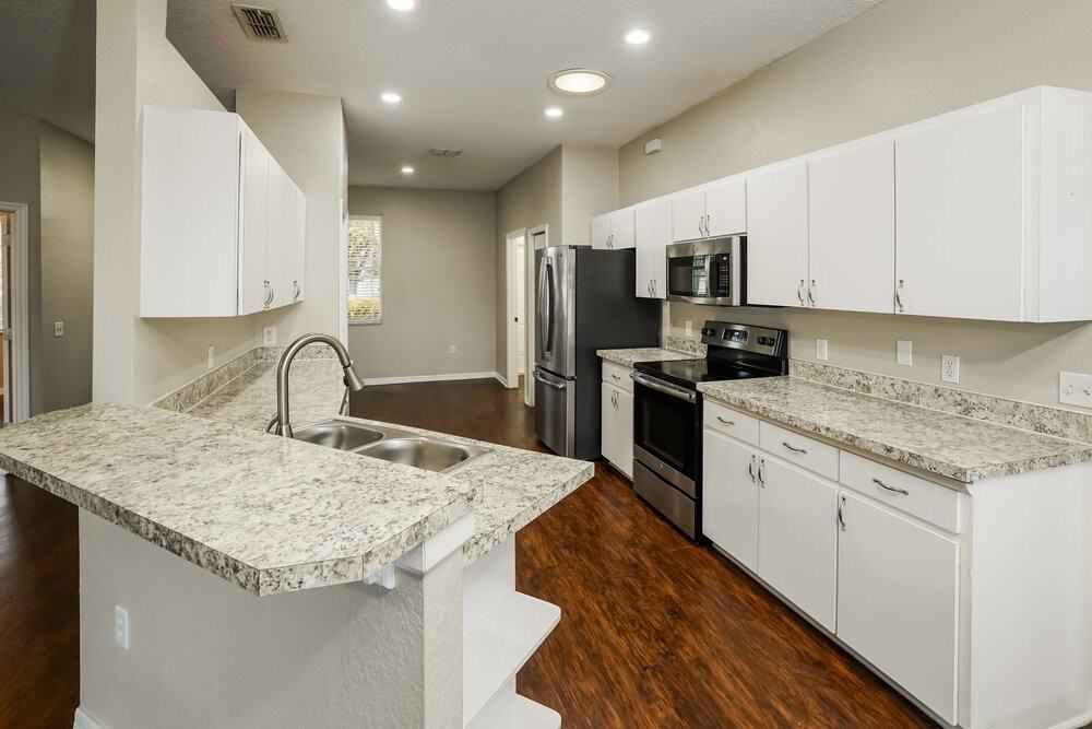 6033 Live Oak Dr - Photo 6 of 16