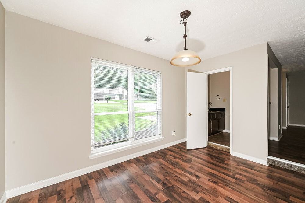 2468 Mistletoe Ln - Photo 5 of 16