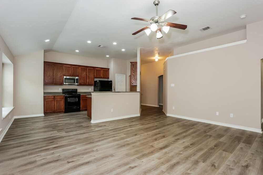129 Oriole Dr - Photo 4 of 16