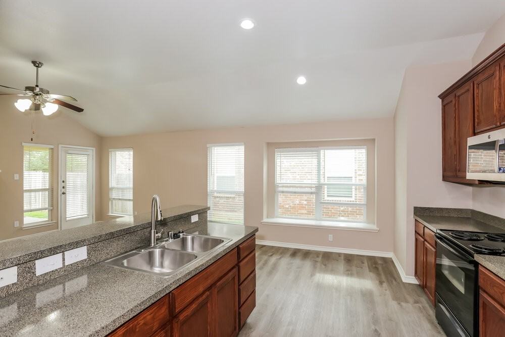 129 Oriole Dr - Photo 7 of 16