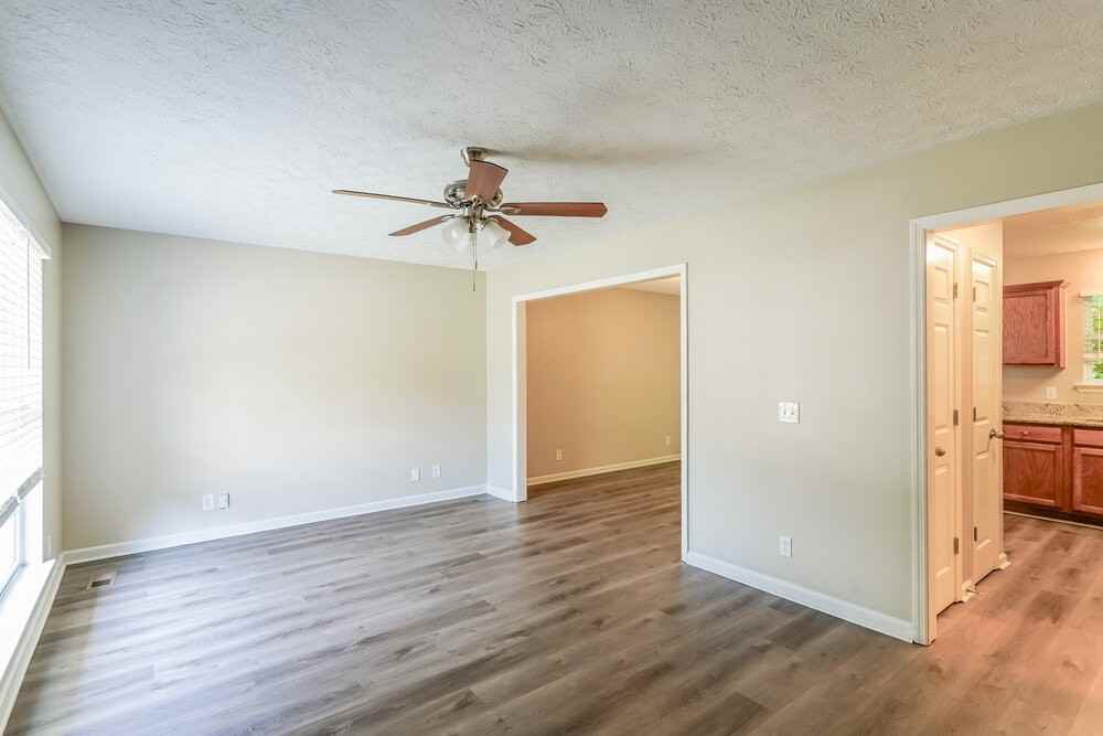112 Township Ct - Photo 4 of 17