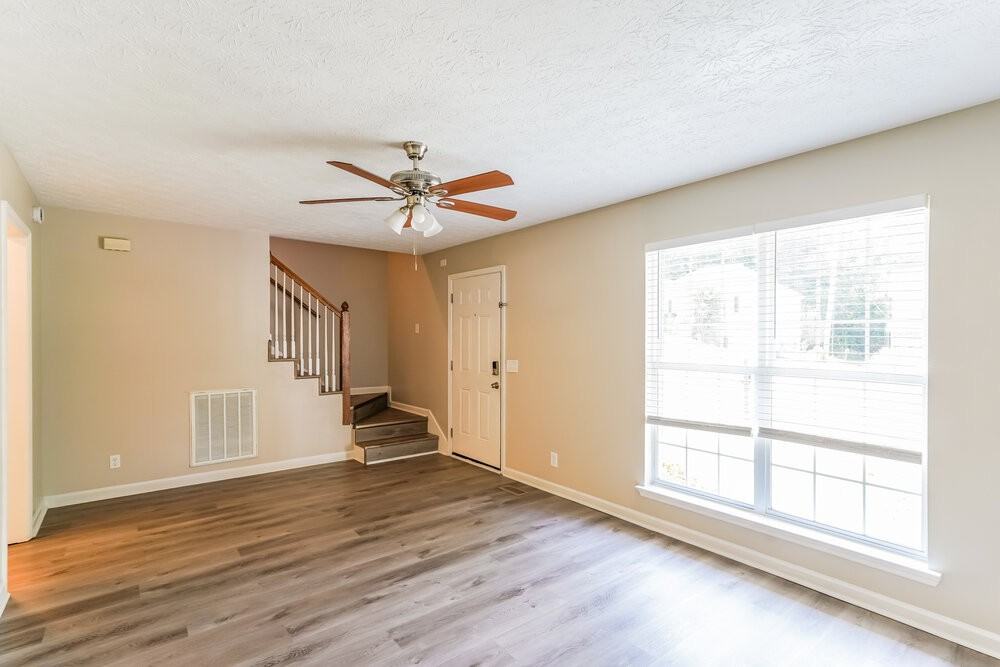 112 Township Ct - Photo 5 of 17