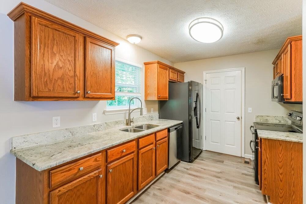 112 Township Ct - Photo 7 of 17