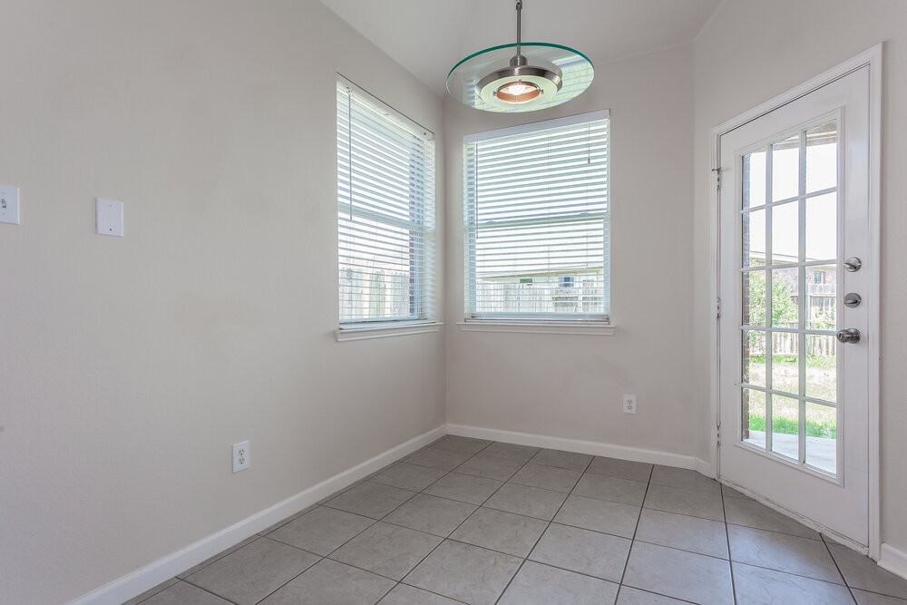 10436 Fossil Hill Dr - Photo 4 of 16