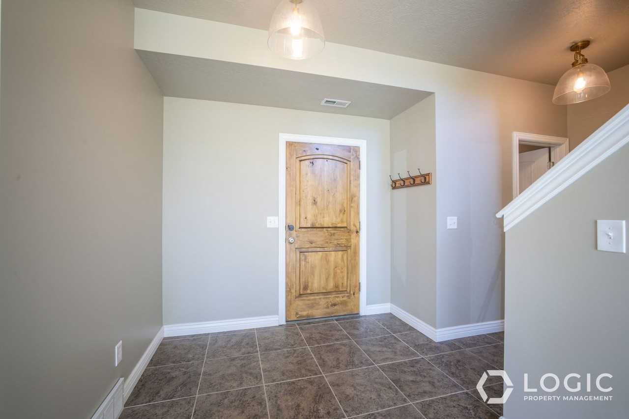 10233 S Mystic Brook Way - Photo 5 of 25
