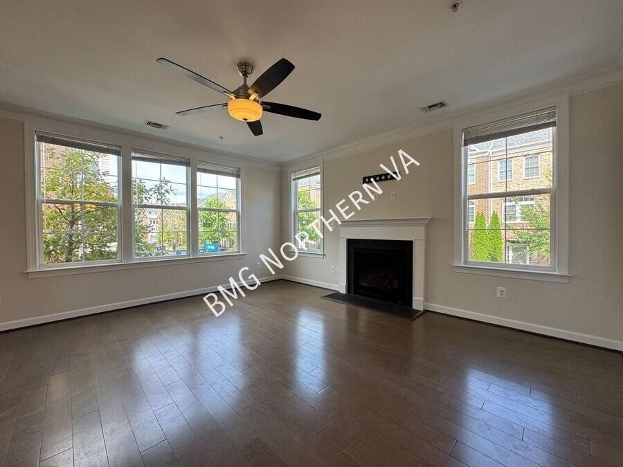 13740 Endeavour Dr #209 - Photo 3 of 40