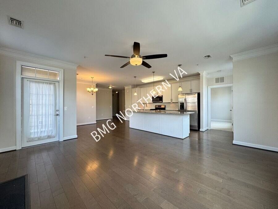 13740 Endeavour Dr #209 - Photo 4 of 40