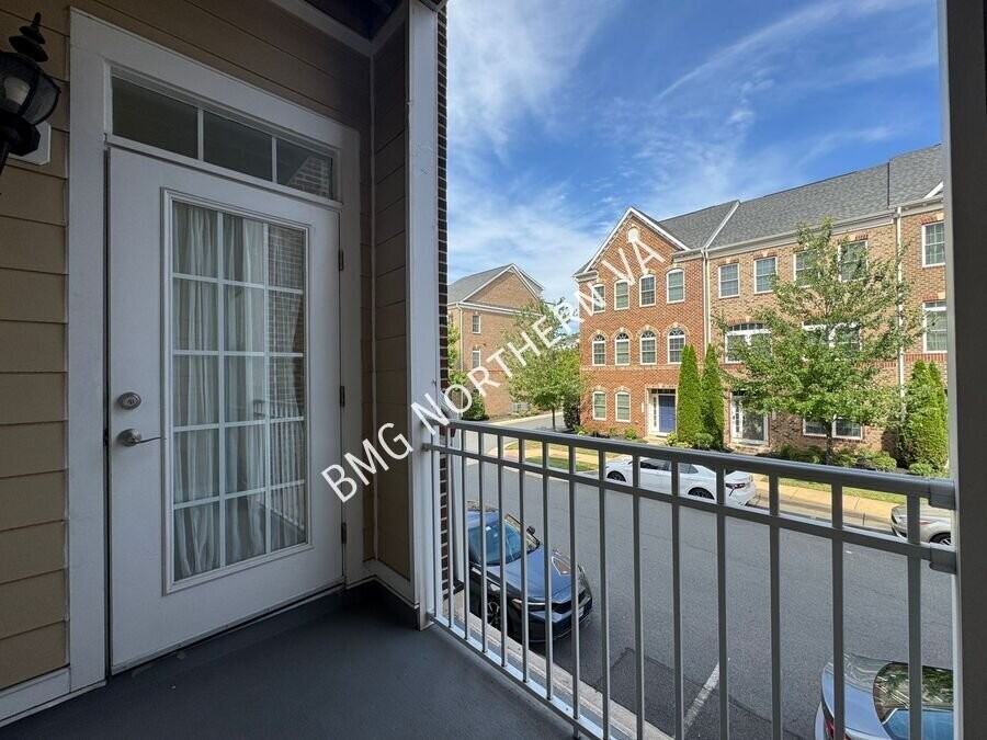 13740 Endeavour Dr #209 - Photo 7 of 40