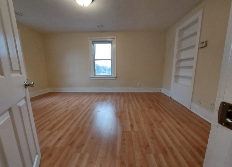 443 N Pearl St - Photo 4 of 16