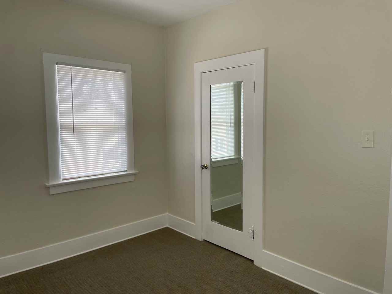 443 W 11th St - Photo 5 of 10