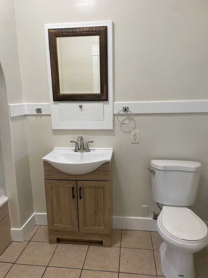 443 W 11th St - Photo 6 of 10