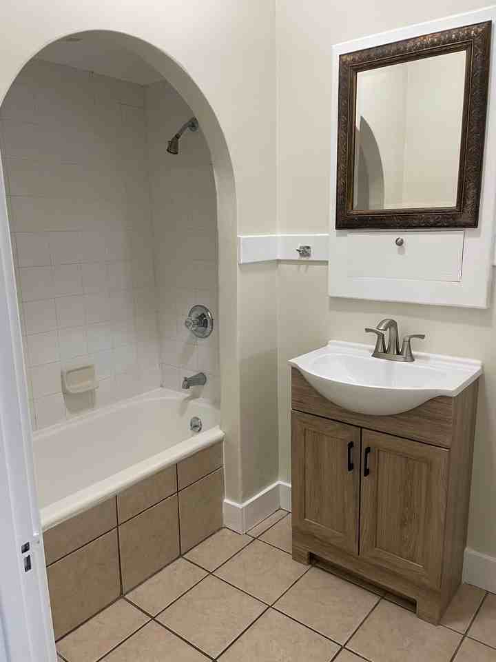 443 W 11th St - Photo 7 of 10