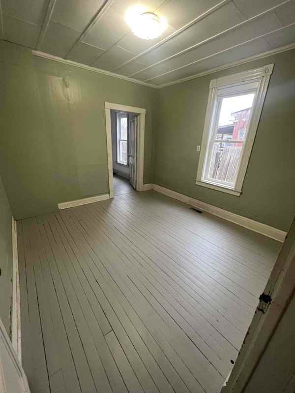711 2nd St - Photo 6 of 7
