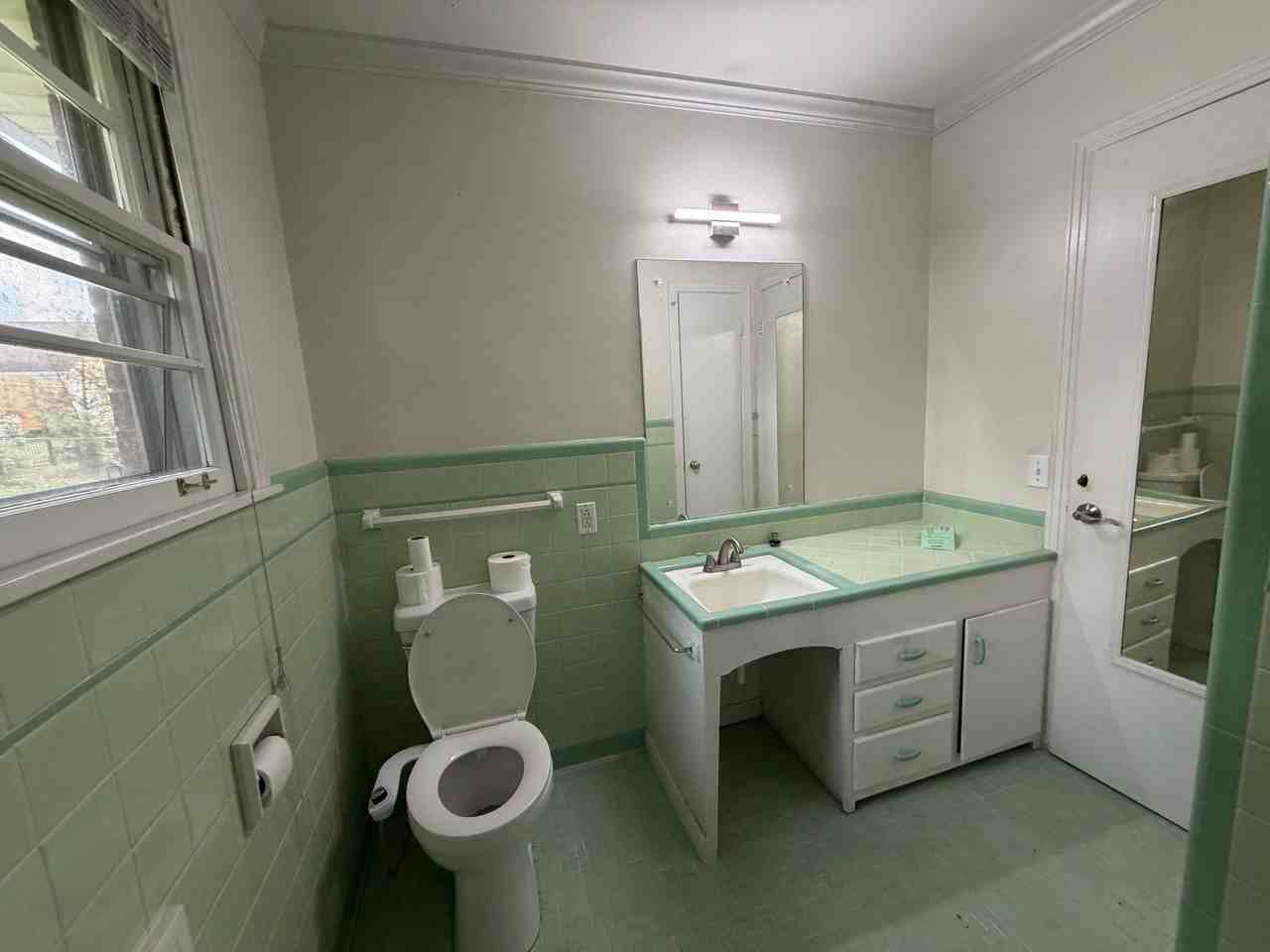 4306 Burrus St - Photo 7 of 11