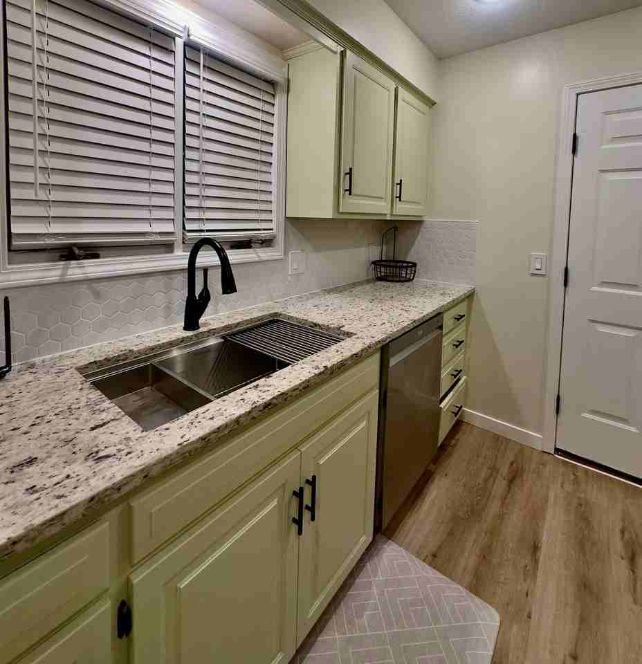 812 W Raynell St - Photo 4 of 26