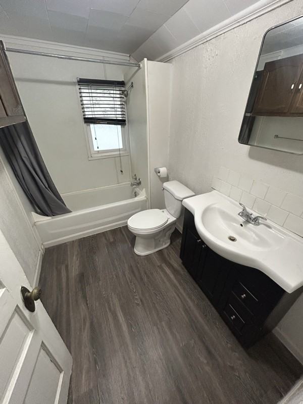 115 W 15th St #3 - Photo 4 of 6