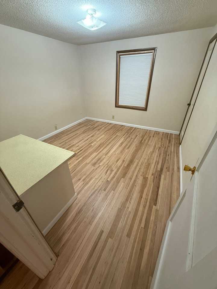 115 W 15th St #3 - Photo 5 of 6